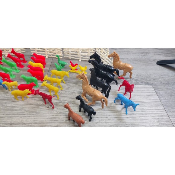 Lot Of Vintage 69 Plastic Animals Farm Wild And Fences-Horses, Pigs, Dogs, Duck - Picture 5 of 12